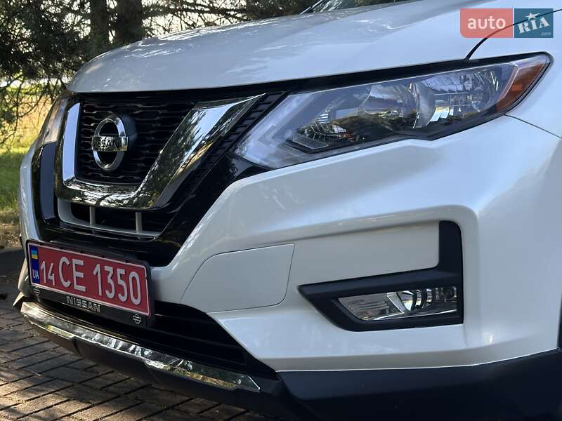 Внедорожник / Кроссовер Nissan Rogue 2017 в Дрогобыче