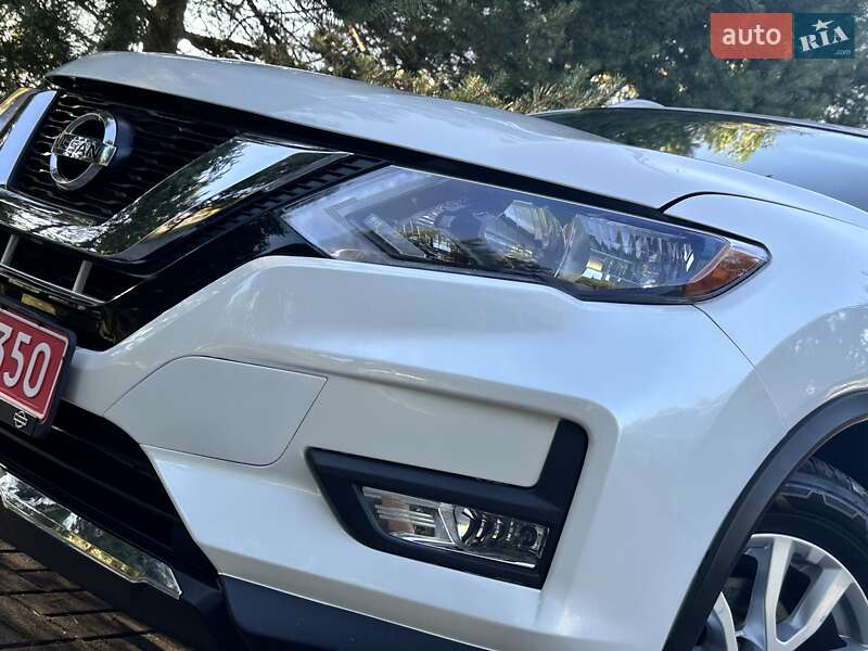 Внедорожник / Кроссовер Nissan Rogue 2017 в Дрогобыче