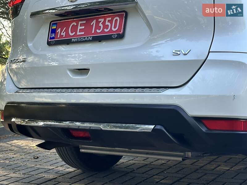 Внедорожник / Кроссовер Nissan Rogue 2017 в Дрогобыче