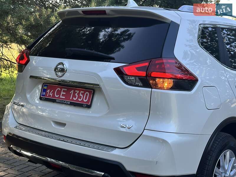 Внедорожник / Кроссовер Nissan Rogue 2017 в Дрогобыче