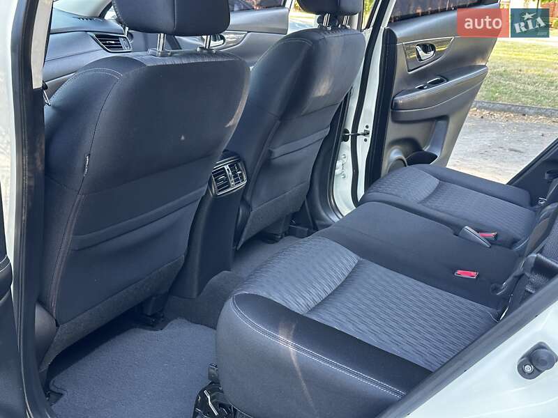 Внедорожник / Кроссовер Nissan Rogue 2017 в Дрогобыче