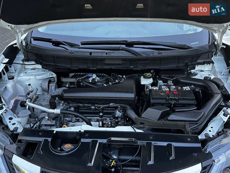 Внедорожник / Кроссовер Nissan Rogue 2017 в Дрогобыче