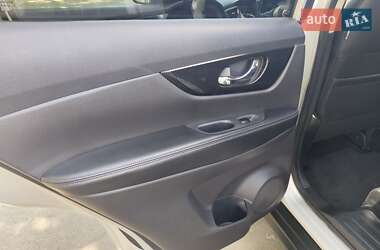 Внедорожник / Кроссовер Nissan Rogue 2018 в 