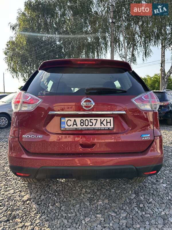 Внедорожник / Кроссовер Nissan Rogue 2016 в Смеле