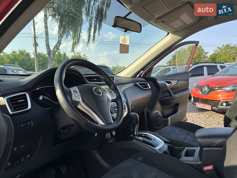 Внедорожник / Кроссовер Nissan Rogue 2016 в Смеле