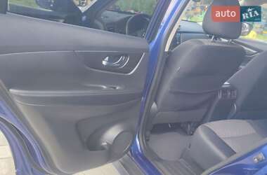 Внедорожник / Кроссовер Nissan Rogue 2018 в 