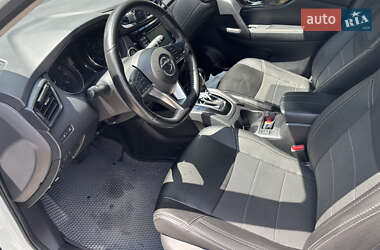 Внедорожник / Кроссовер Nissan Rogue 2017 в 