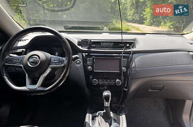 Внедорожник / Кроссовер Nissan Rogue 2017 в 