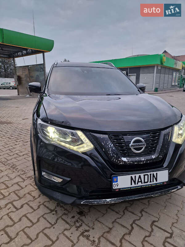 Внедорожник / Кроссовер Nissan Rogue 2019 в Надворной