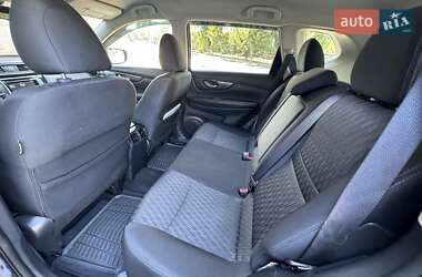 Внедорожник / Кроссовер Nissan Rogue 2018 в 