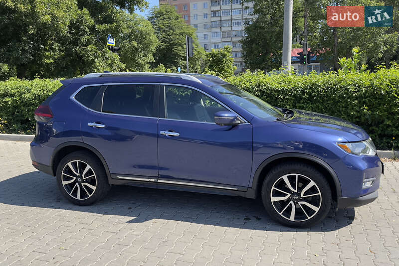 Позашляховик / Кросовер Nissan Rogue 2019 в Чернівцях