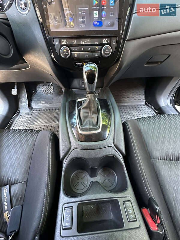 Позашляховик / Кросовер Nissan Rogue 2017 в Сумах