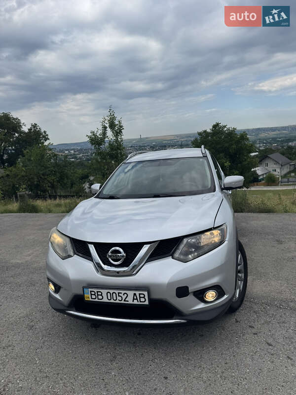 Внедорожник / Кроссовер Nissan Rogue 2015 в 