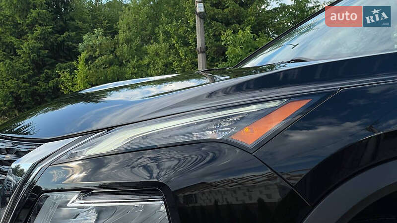Внедорожник / Кроссовер Nissan Rogue 2023 в Дрогобыче