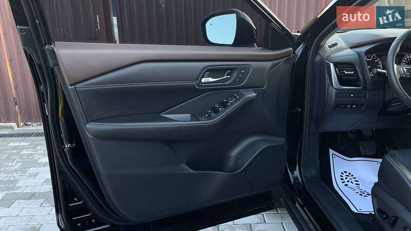 Внедорожник / Кроссовер Nissan Rogue 2023 в Дрогобыче