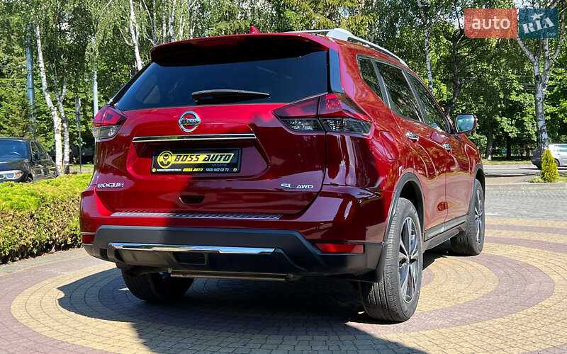 Позашляховик / Кросовер Nissan Rogue 2017 в Львові