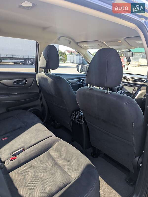 Внедорожник / Кроссовер Nissan Rogue 2016 в Львове