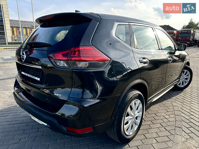 Позашляховик / Кросовер Nissan Rogue 2017 в Львові