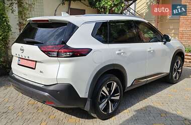 Внедорожник / Кроссовер Nissan Rogue 2023 в 