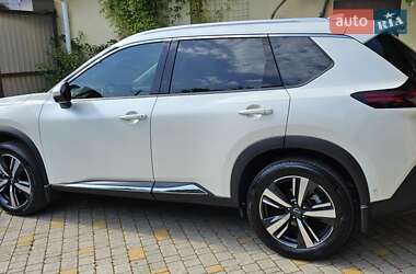 Внедорожник / Кроссовер Nissan Rogue 2023 в 