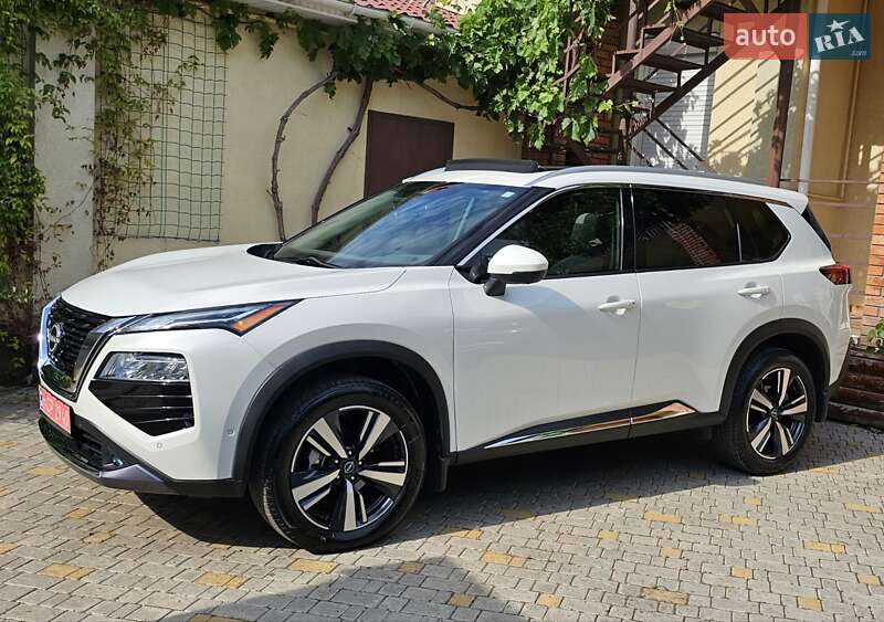 Внедорожник / Кроссовер Nissan Rogue 2023 в 
