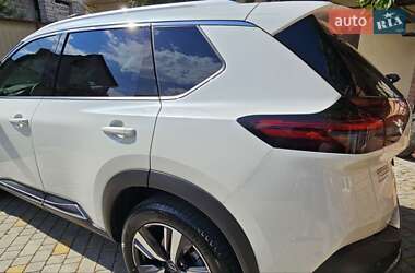 Внедорожник / Кроссовер Nissan Rogue 2023 в 