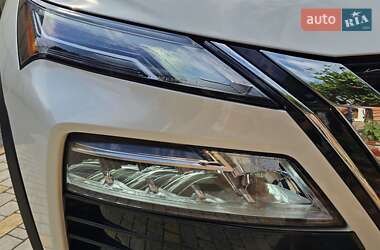 Внедорожник / Кроссовер Nissan Rogue 2023 в 