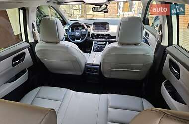 Внедорожник / Кроссовер Nissan Rogue 2023 в 