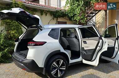 Внедорожник / Кроссовер Nissan Rogue 2023 в 