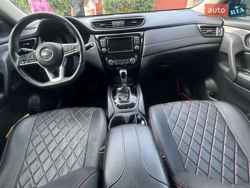 Внедорожник / Кроссовер Nissan Rogue 2017 в Черкассах