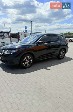 Внедорожник / Кроссовер Nissan Rogue 2018 в 