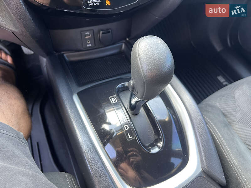 Позашляховик / Кросовер Nissan Rogue 2016 в Рівному