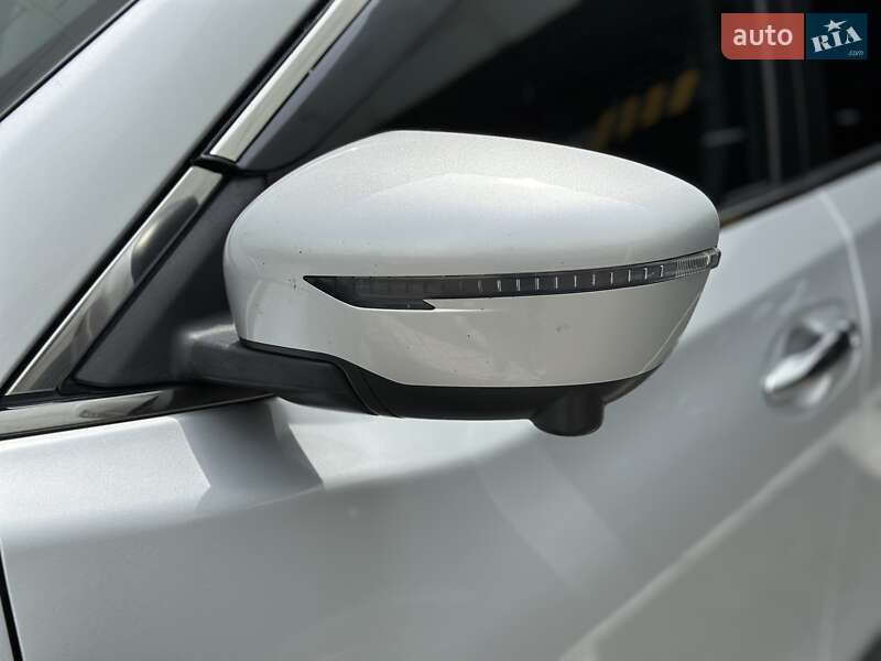 Внедорожник / Кроссовер Nissan Rogue 2019 в Киеве