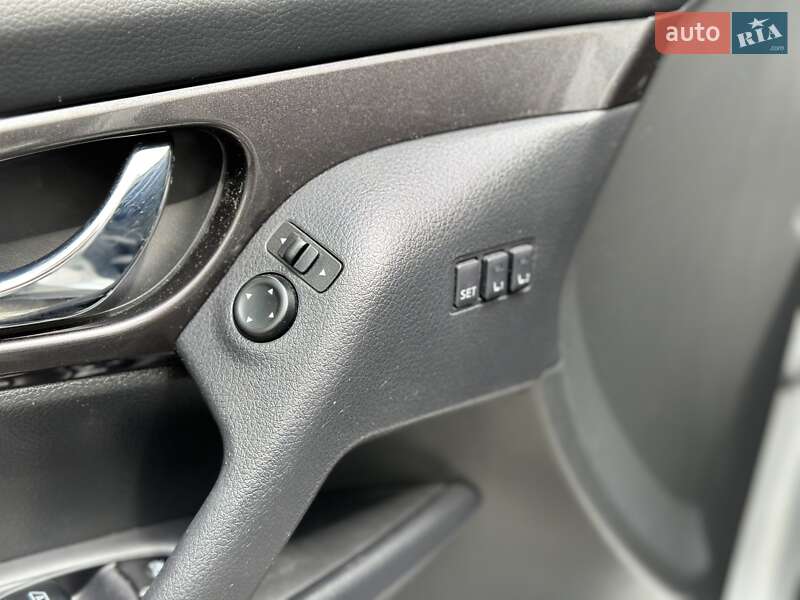 Внедорожник / Кроссовер Nissan Rogue 2019 в Киеве