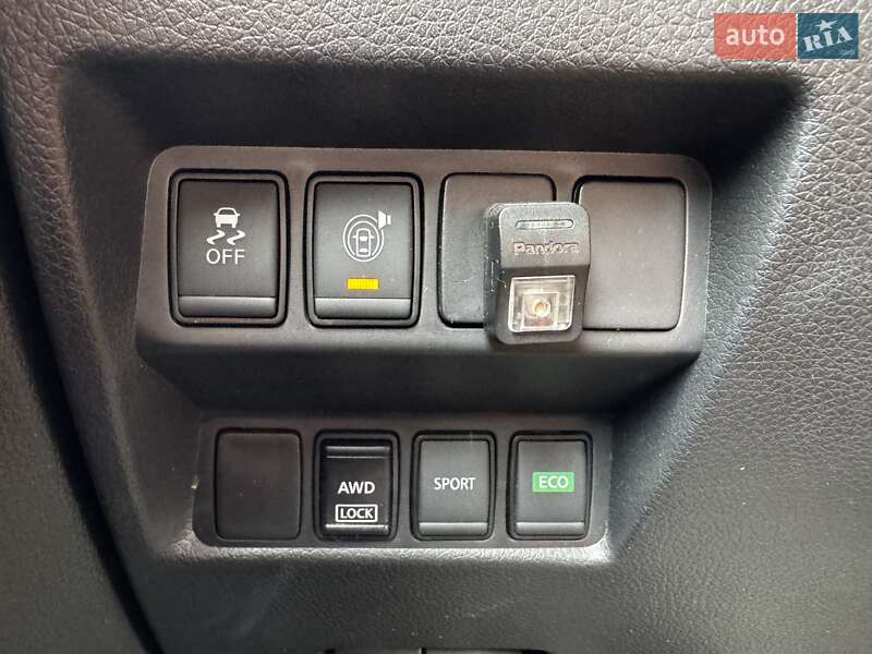 Внедорожник / Кроссовер Nissan Rogue 2017 в Киеве