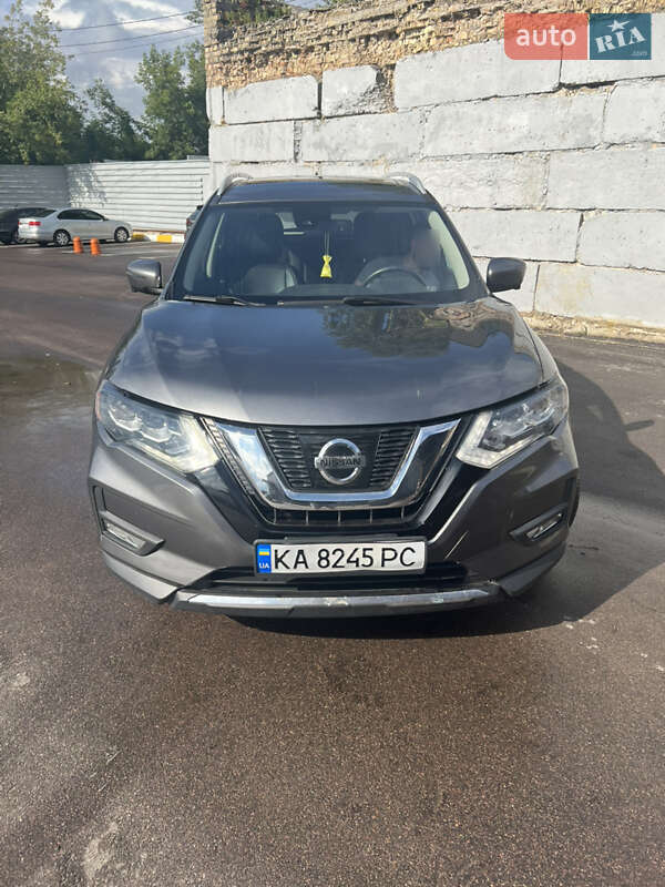 Внедорожник / Кроссовер Nissan Rogue 2017 в Киеве