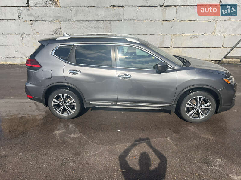 Внедорожник / Кроссовер Nissan Rogue 2017 в Киеве