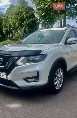 Позашляховик / Кросовер Nissan Rogue 2017 в Мені
