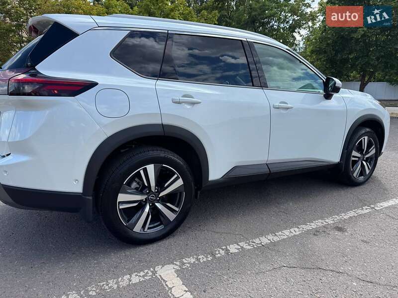 Внедорожник / Кроссовер Nissan Rogue 2024 в Кривом Роге