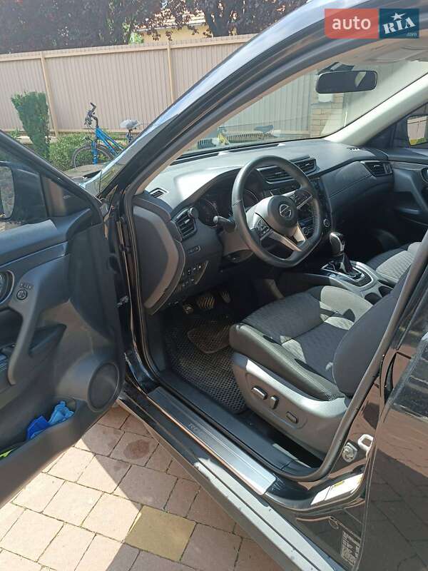 Позашляховик / Кросовер Nissan Rogue 2017 в Ужгороді