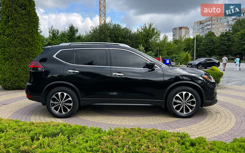 Внедорожник / Кроссовер Nissan Rogue 2017 в Львове