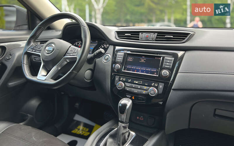 Внедорожник / Кроссовер Nissan Rogue 2017 в Львове