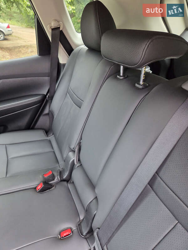 Внедорожник / Кроссовер Nissan Rogue 2016 в Харькове
