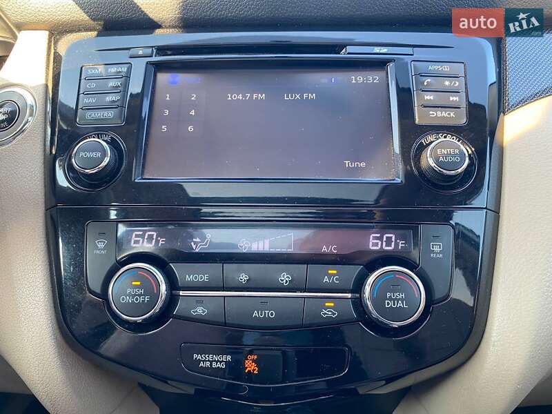 Внедорожник / Кроссовер Nissan Rogue 2015 в Львове