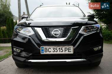 Позашляховик / Кросовер Nissan Rogue 2017 в Золочеві