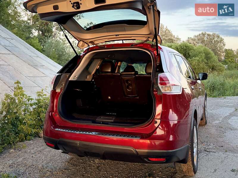 Внедорожник / Кроссовер Nissan Rogue 2016 в Виннице