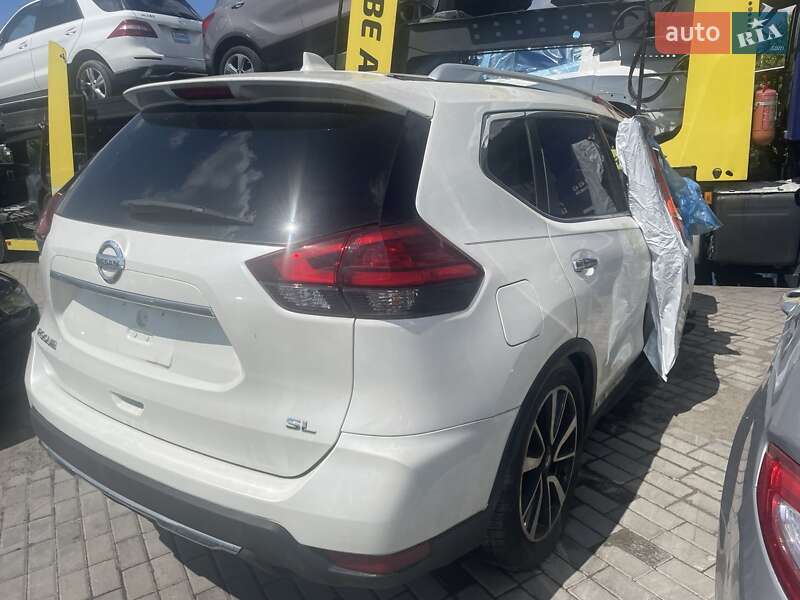 Внедорожник / Кроссовер Nissan Rogue 2016 в Львове