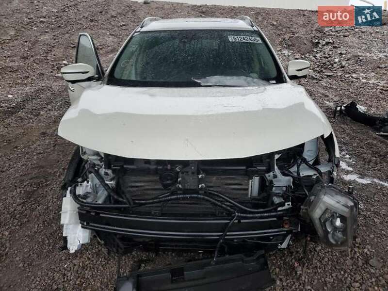 Внедорожник / Кроссовер Nissan Rogue 2016 в Львове