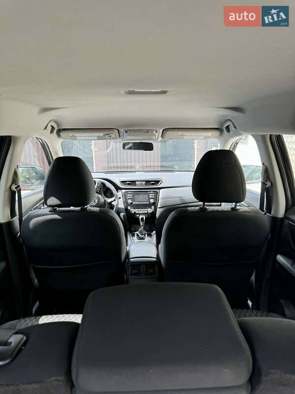 Позашляховик / Кросовер Nissan Rogue 2017 в Гусятині