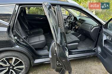 Внедорожник / Кроссовер Nissan Rogue 2017 в 